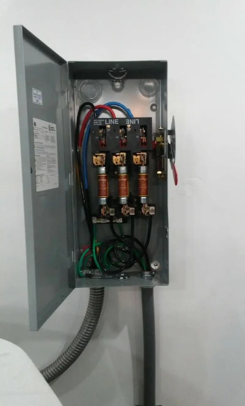 Three-phase disconnect switch installed for Smoke Detector Installation in Madill